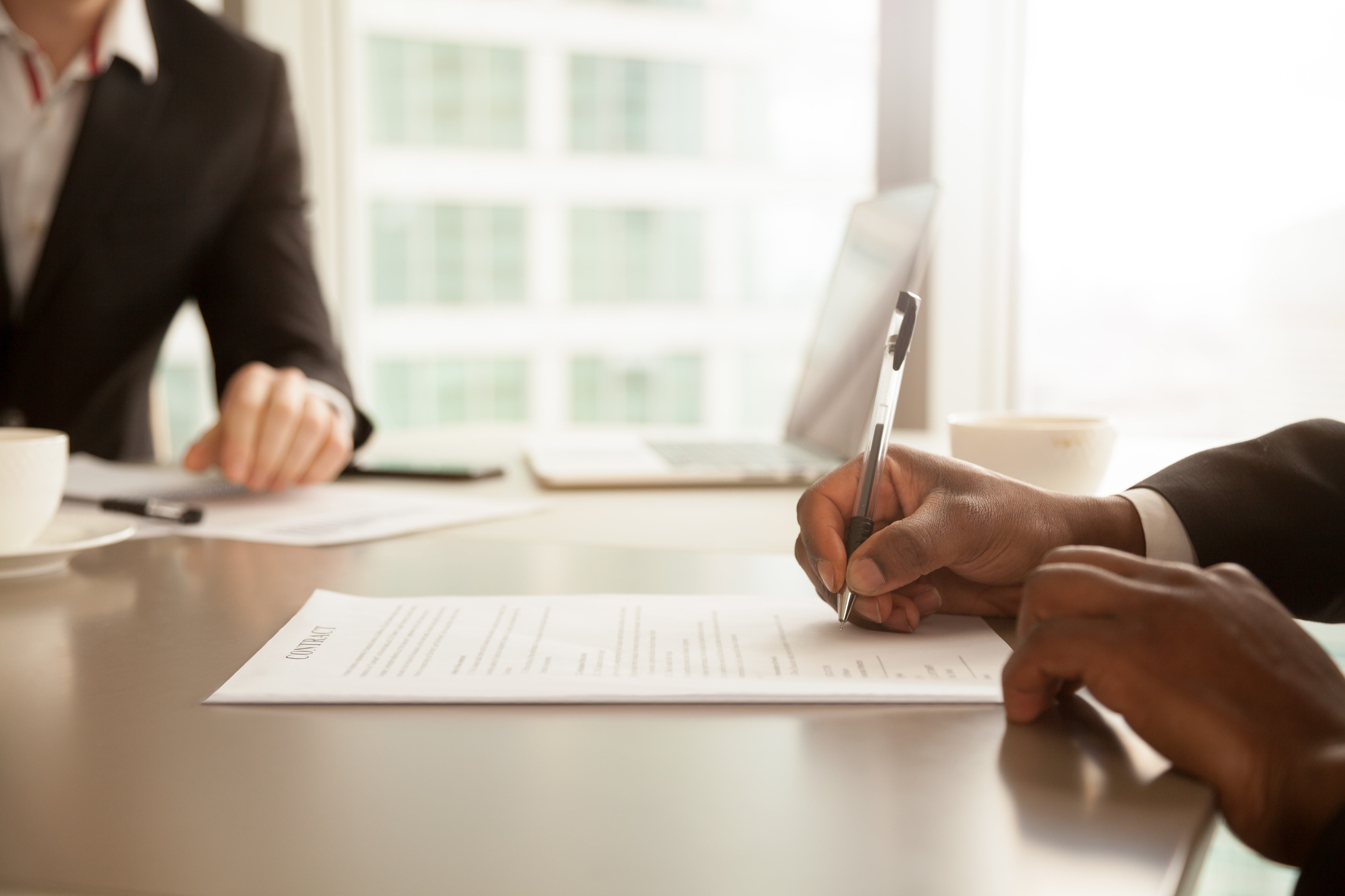 sign agreement shutterstock_648622471